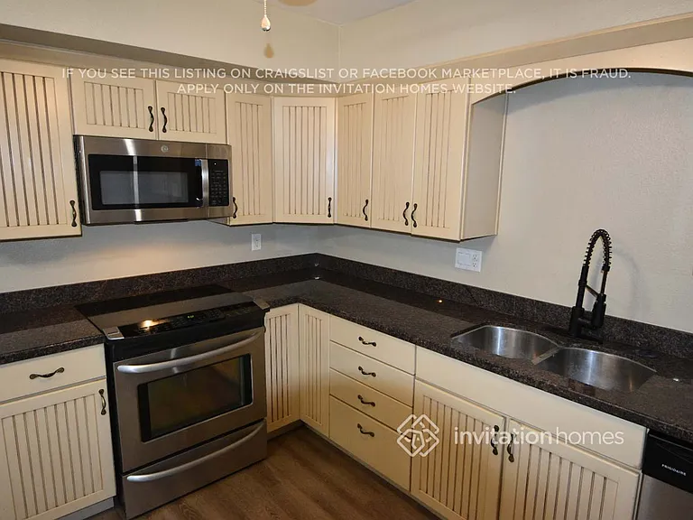 2301 W Waltann Ln — Photo 7