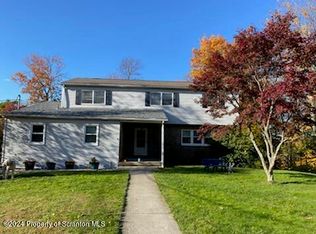 302 Wilcrest Rd, Roaring Brook Township, PA 18444