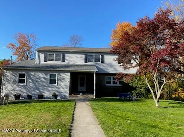 302 Wilcrest Rd, Roaring Brook Township, PA 18444