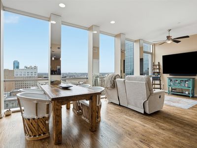 500 Throckmorton St APT 2111, Fort Worth, TX, 76102