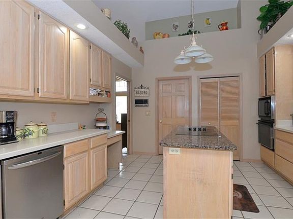 4th image of 238 Shady Oaks Cir