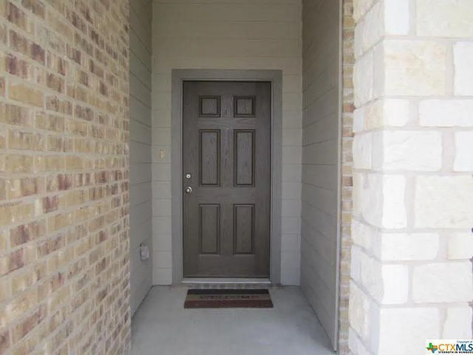 8024 Redbrush — Photo 2