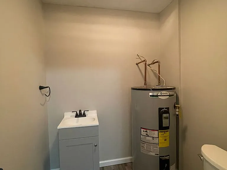 4045 Old Mayfield Rd — Photo 2