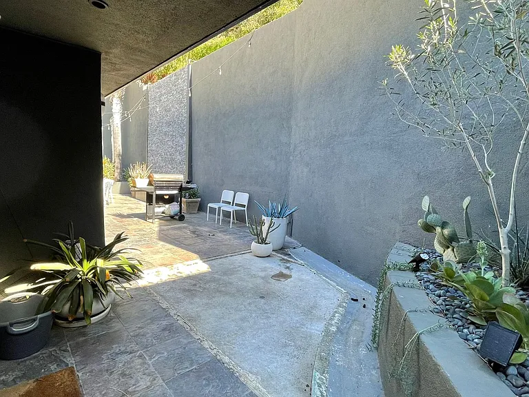 1854 Franklin Canyon Dr — Photo 32
