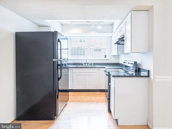 5th image of 12105 Greenwood Ct #147
