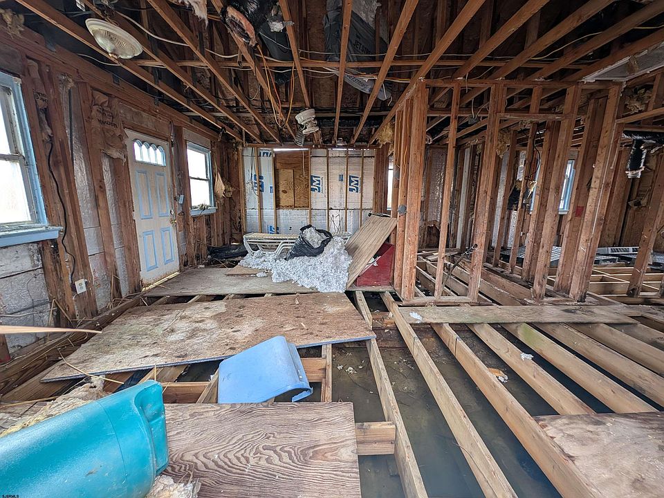 2nd image of 221 Oakland Ave