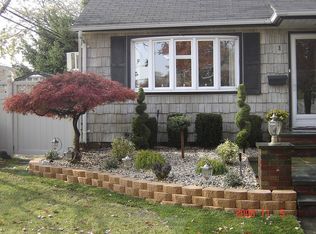 1 Eton Ct, Massapequa, NY 11758