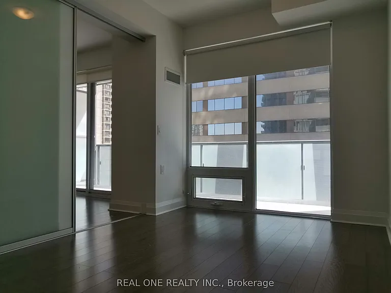 1080 Bay St #511 — Photo 9