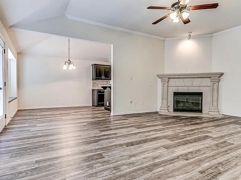 309 Dollina Dr — Photo 5