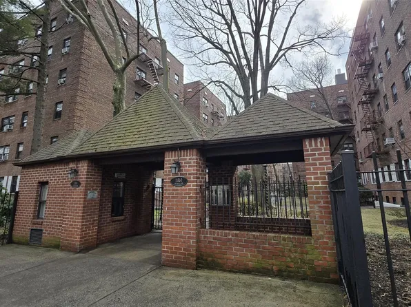 118-60 Metropolitan Avenue #3E, Kew Gardens, NY 11415