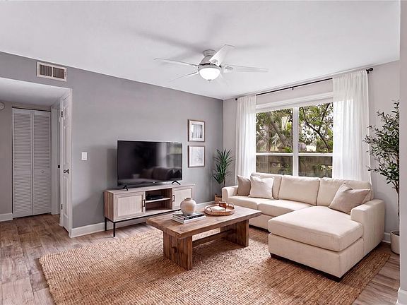 3rd image of 606 S ALBANY AVENUE #17