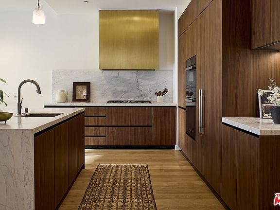 3rd image of 702 N Doheny Dr #Ph4