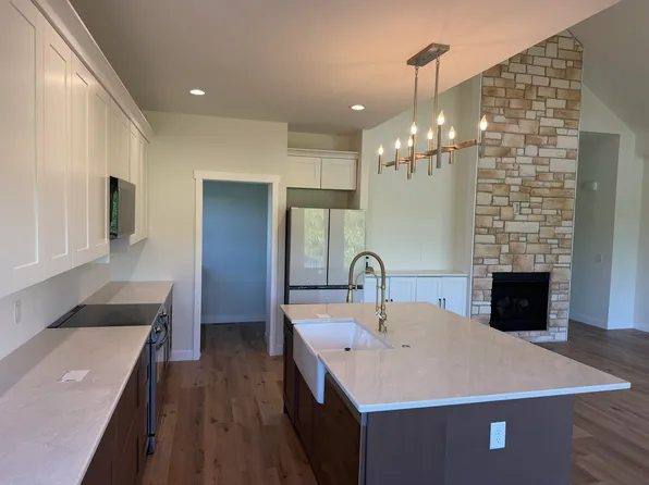 205 W 2nd, Friesland, WI 53935