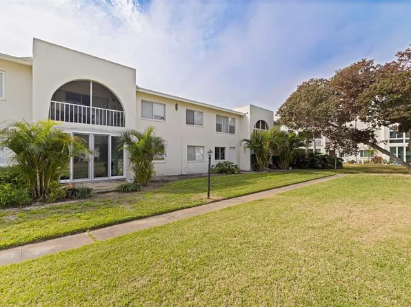 4480 Overlook Dr NE APT 12, Saint Petersburg, FL 33703