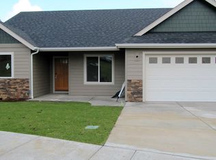 557 Nheights Dr, Eagle Point, OR 97524