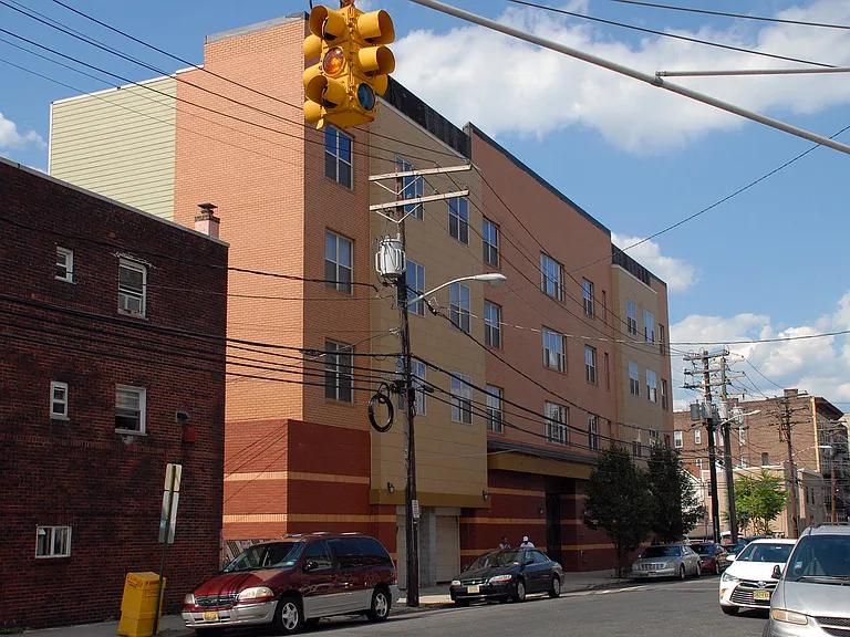 5005 Palisade Plaza — Photo 22