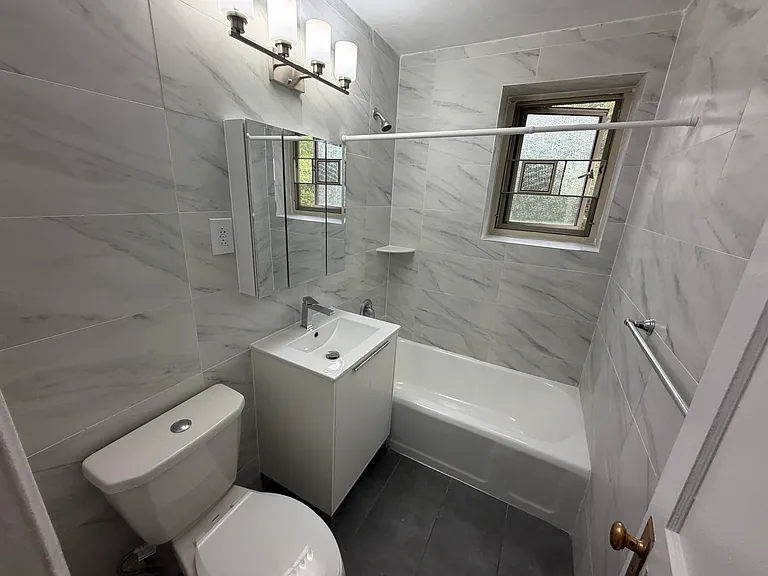 71st Cres — Photo 8