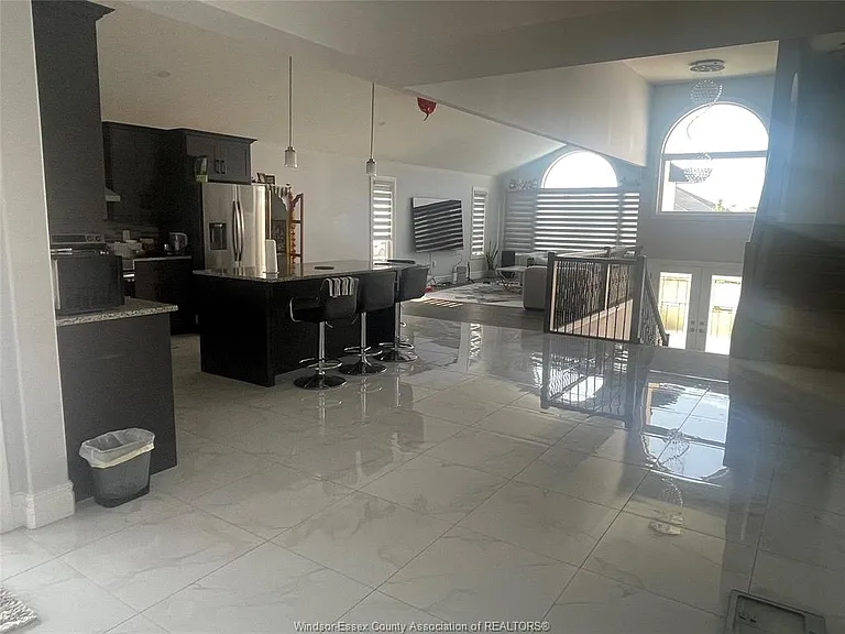 112 Kingsbridge Dr #UPPER — Photo 4