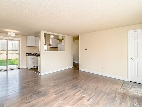 5th image of 5303 190th St SW