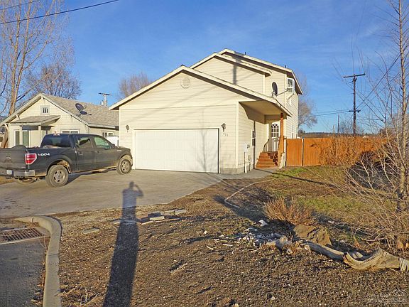 3rd image of 904 NW Ewen St