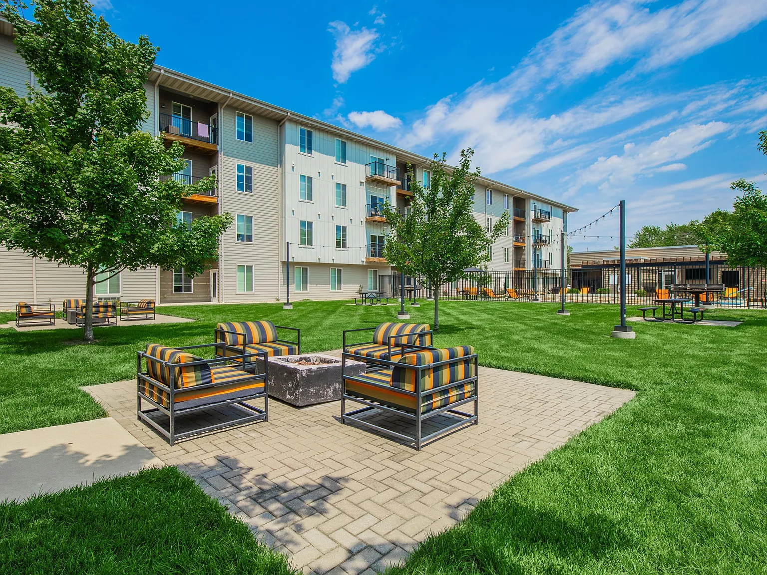 Trail's Bend Apartments and Townhomes — Photo 2