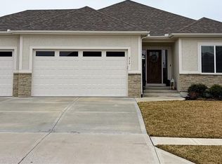 217 SW Davenport Dr, Blue Springs, MO 64014