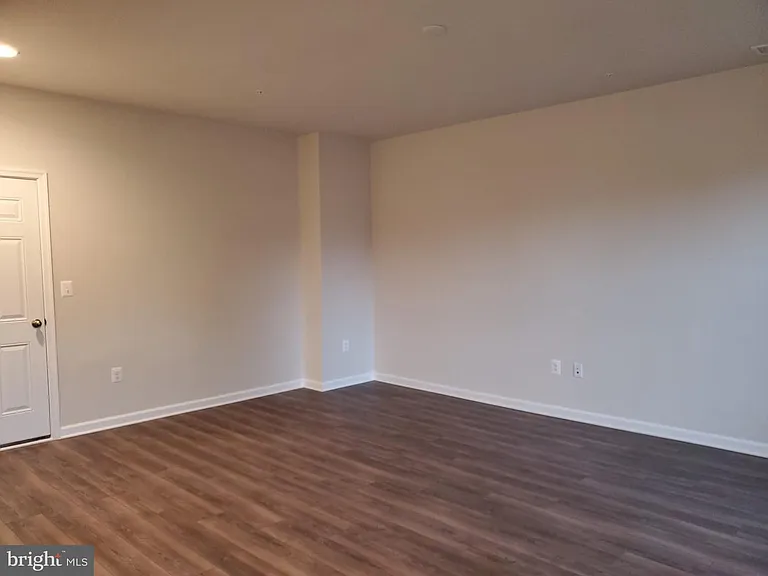 304 Faversham Pl — Photo 4