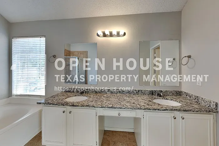 6916 Chateau Dr — Photo 10