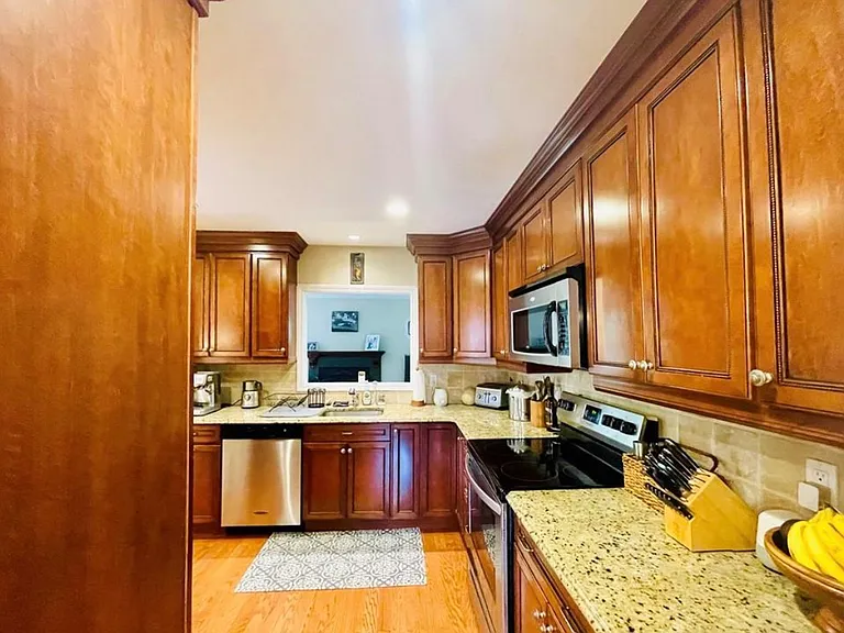 301 Kensington Way — Photo 4
