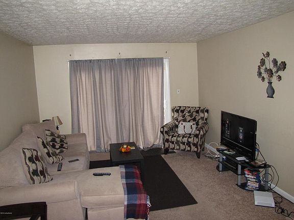 2nd image of 1935 Gardiner Ln APT F81