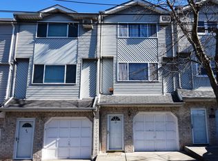 33 Stern Ct, Staten Island, NY 10308