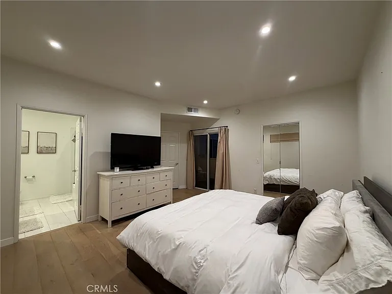 4970 Kester Ave #10 — Photo 8