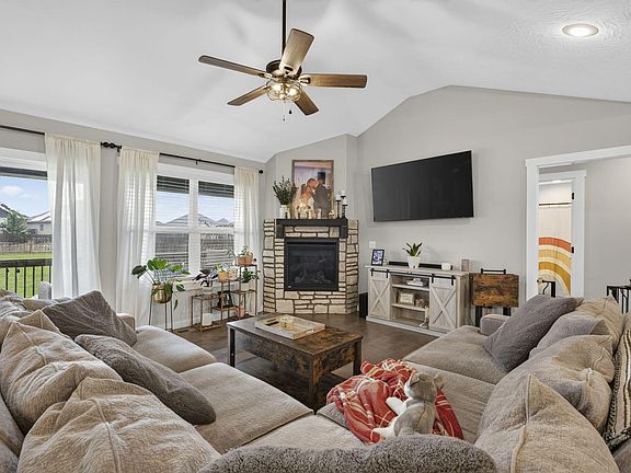 4th image of 4247 Tuscany Circle