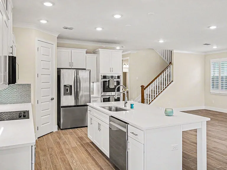 726 Clearwater Ave — Photo 3