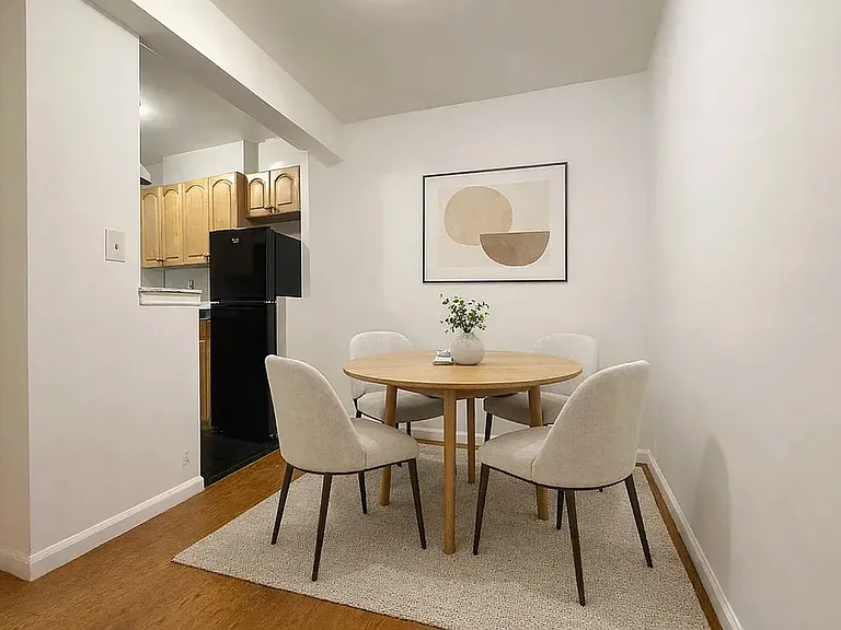 315 E 56th St #5B — Photo 4