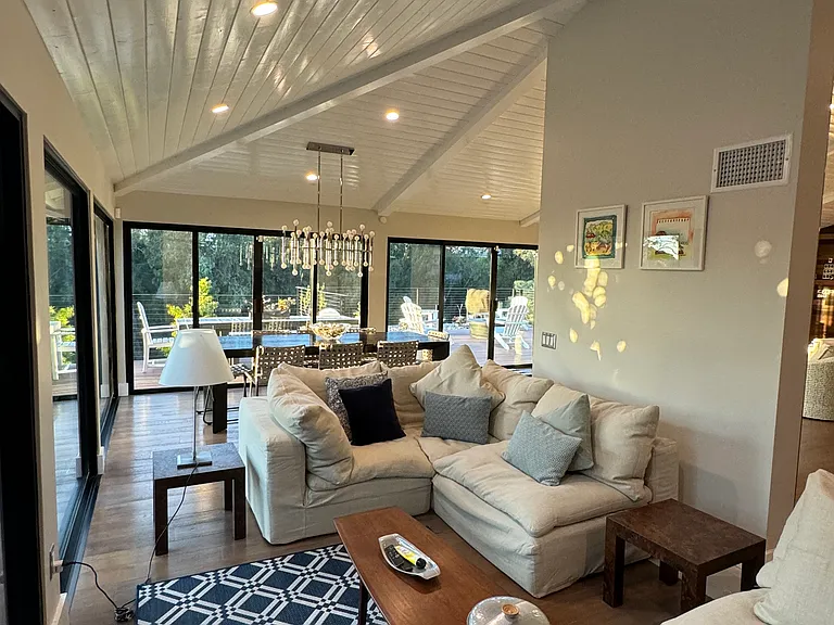 1402 Rodeo Dr — Photo 2