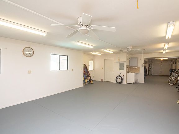 5th image of 1015 Rolling Hills Dr
