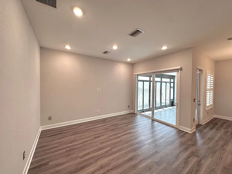 77 Park Center Ave — Photo 3