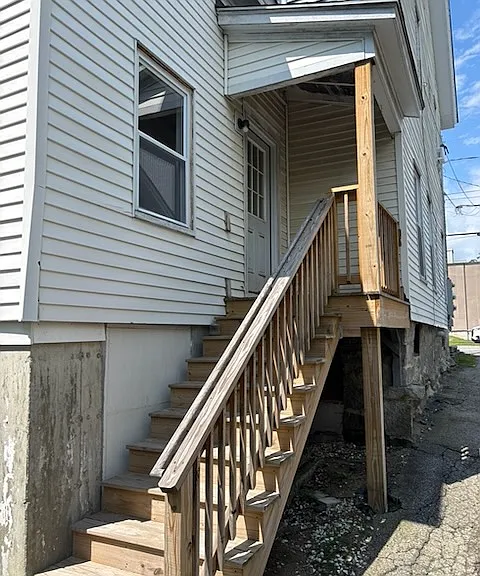 Private entrance from off-street parkin