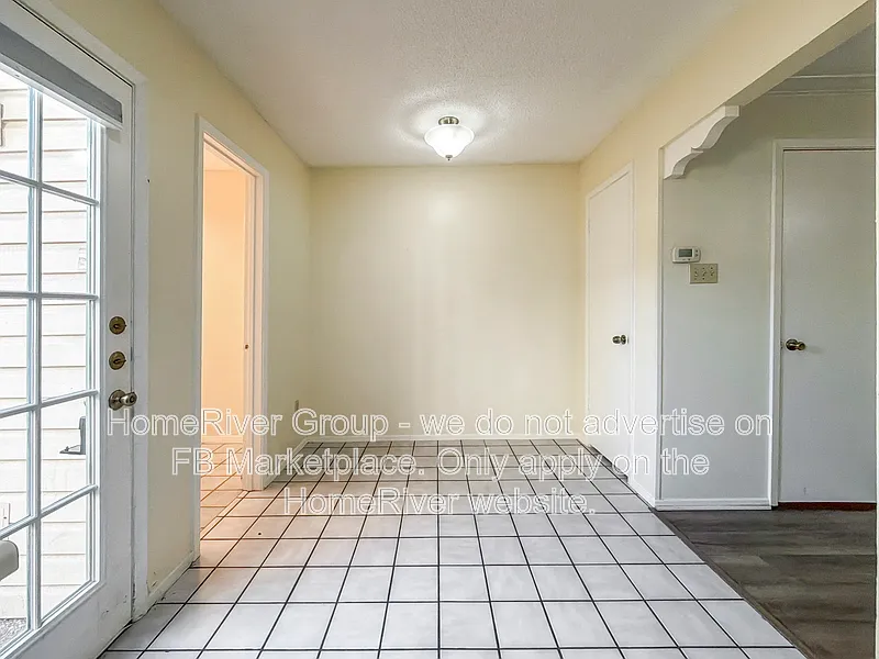 3 bed, 2.5 bath, 1982 sqft, $1,800 — Photo 4