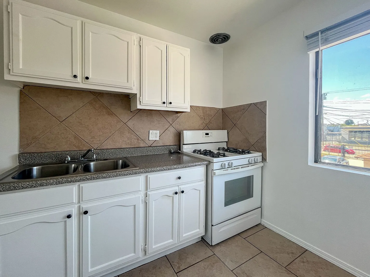 4240 El Segundo Blvd — Photo 3