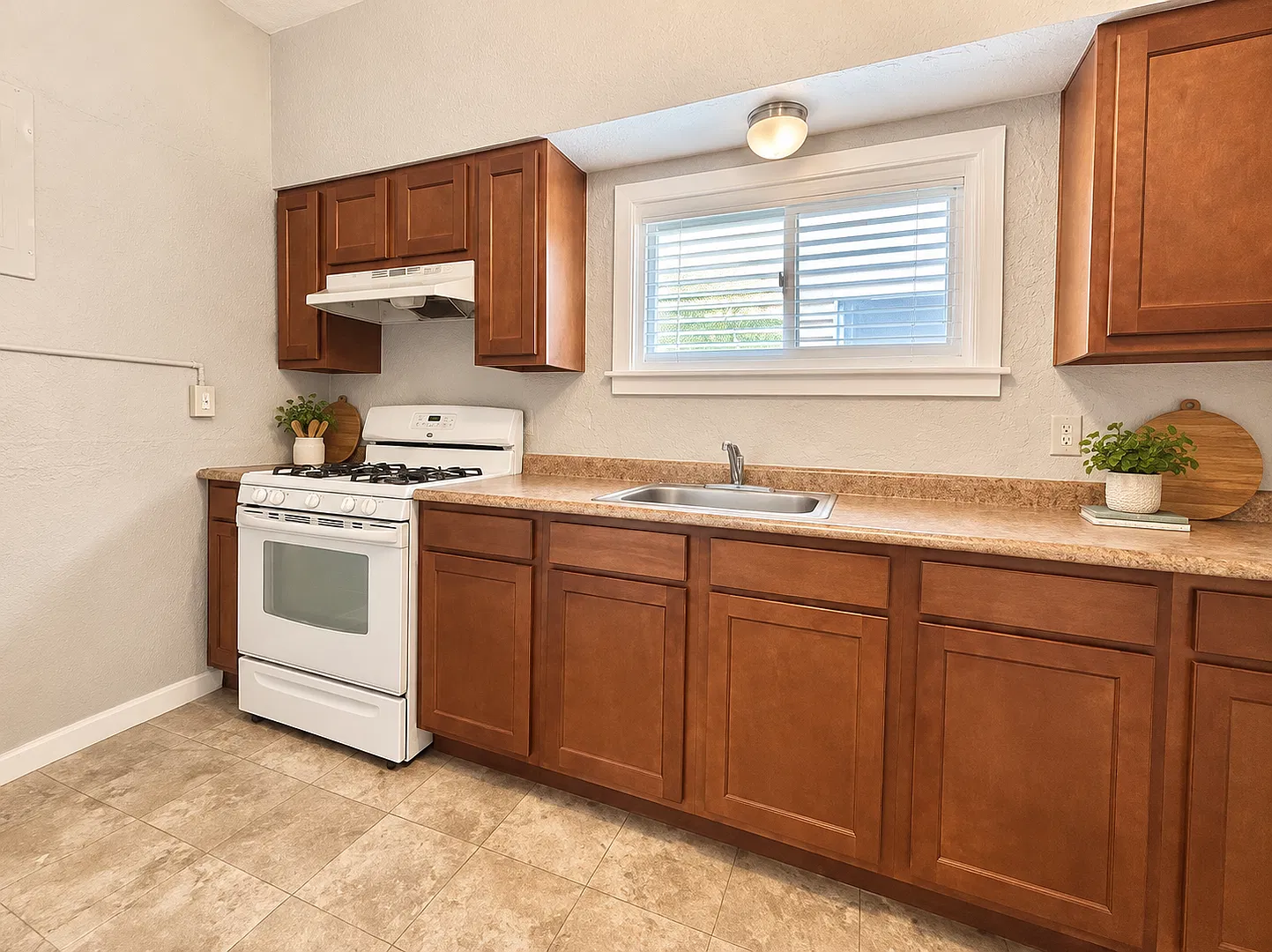 3 bed/ 1 bath House Pitcairn, PA 15140 — Photo 2