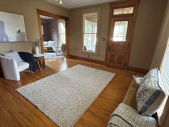 2nd image of 804 N 4th Ave
