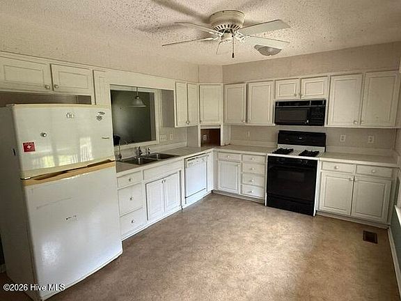 2nd image of 104 Knollwood Court