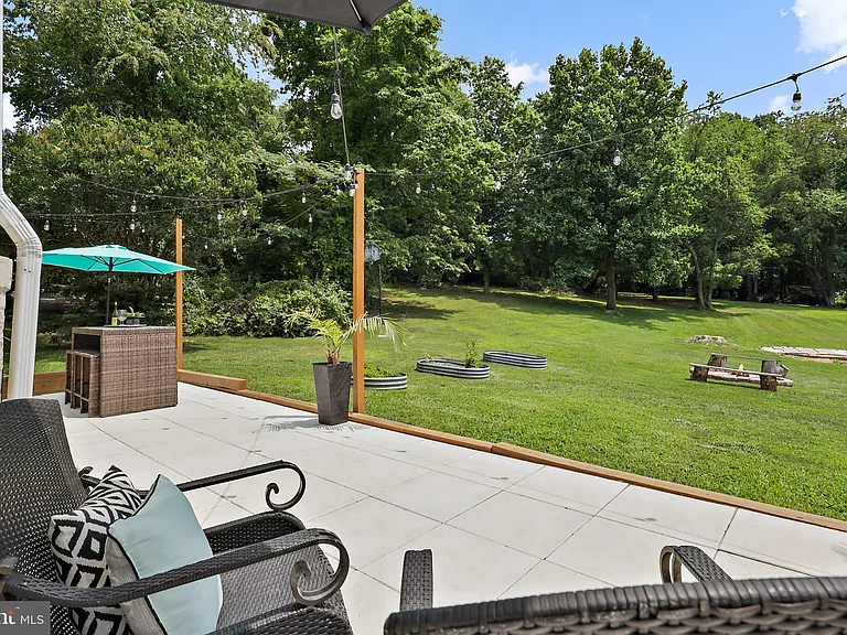 9223 Old Court Rd — Photo 55
