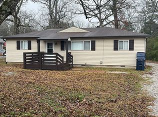 710 Cove Rd, Chickamauga, GA 30707