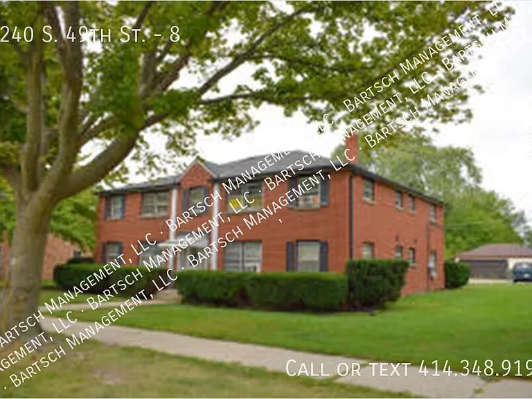 3240 S 49th St #8 — Photo 1
