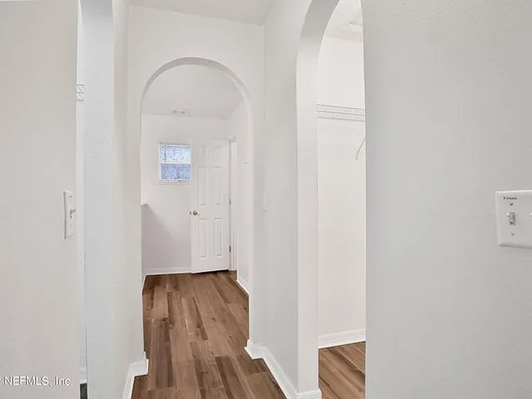 11 Wheatfield Dr — Photo 15