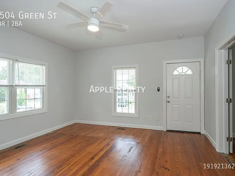 2504 Green St — Photo 3