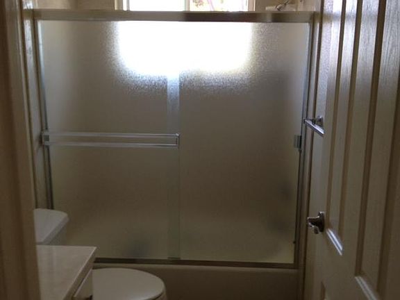 BATHROOM WITH ONYX WALLS
